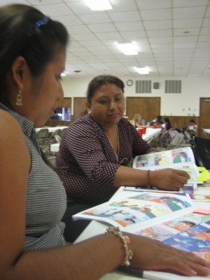 2 Women Reading